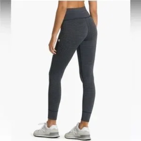 Vuori Stripe Daily Leggings 7/8 Length | Women’s size XL - Picture 2 of 7